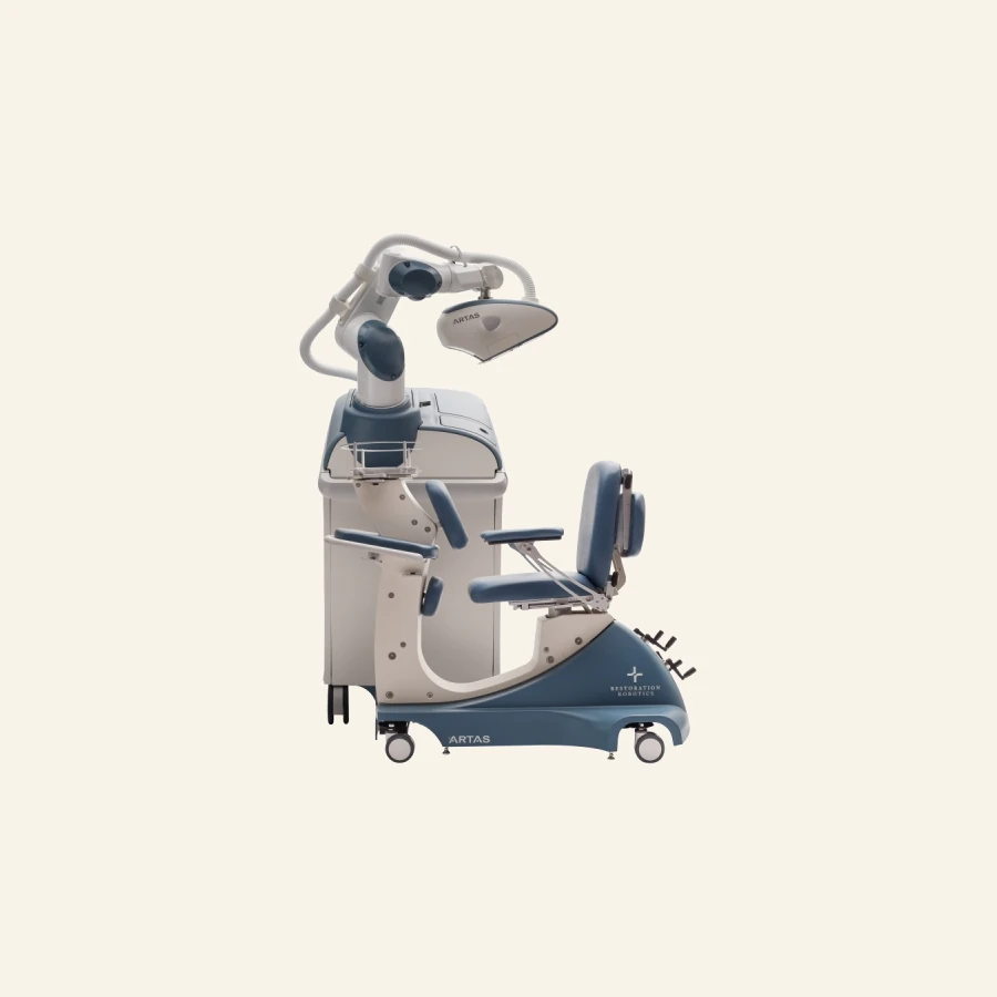 ARTAS iX · Venus Concept — equipo del consultorio del Dr. Arístides Arellano en Puebla