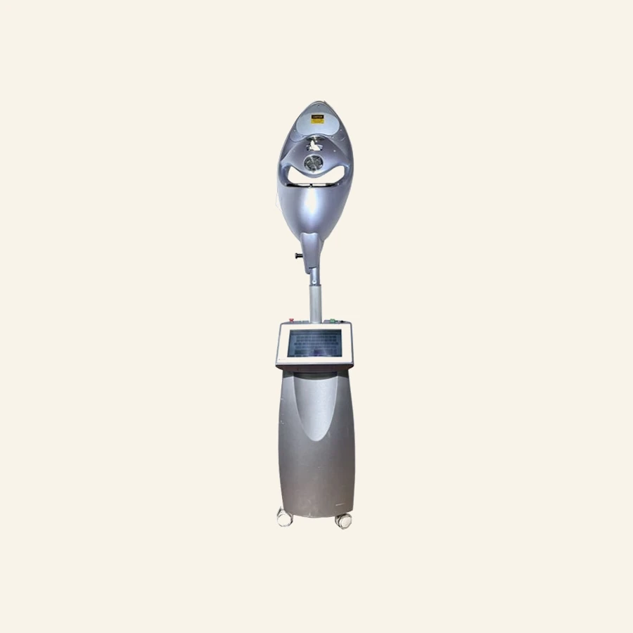 Lumenis ClearLight — blue-light acne lamp at Dr. Arístides Arellano&rsquo;s practice in Puebla
